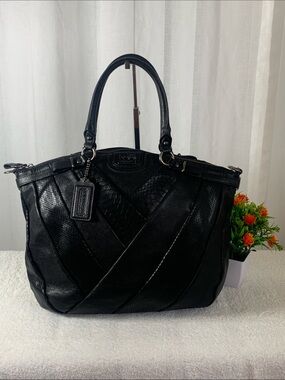GUC Coach Black Madison Lindsey Satchel Bag